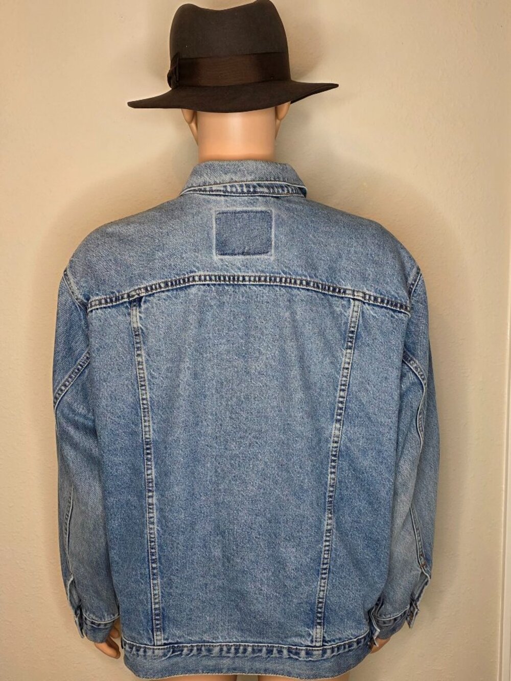 Levi's Vintage 90's Flawless, Light Wash Trucker Jean Jacket 70507-0389, Size XL - Picture 4 of 16
